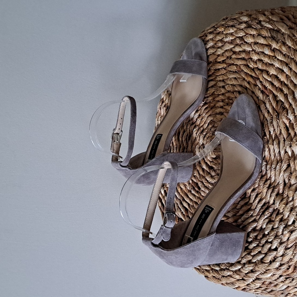 Steve Madden Womens Vanya Grey Suede Strappy Sandals 2.75" Block Heels‎ S-8